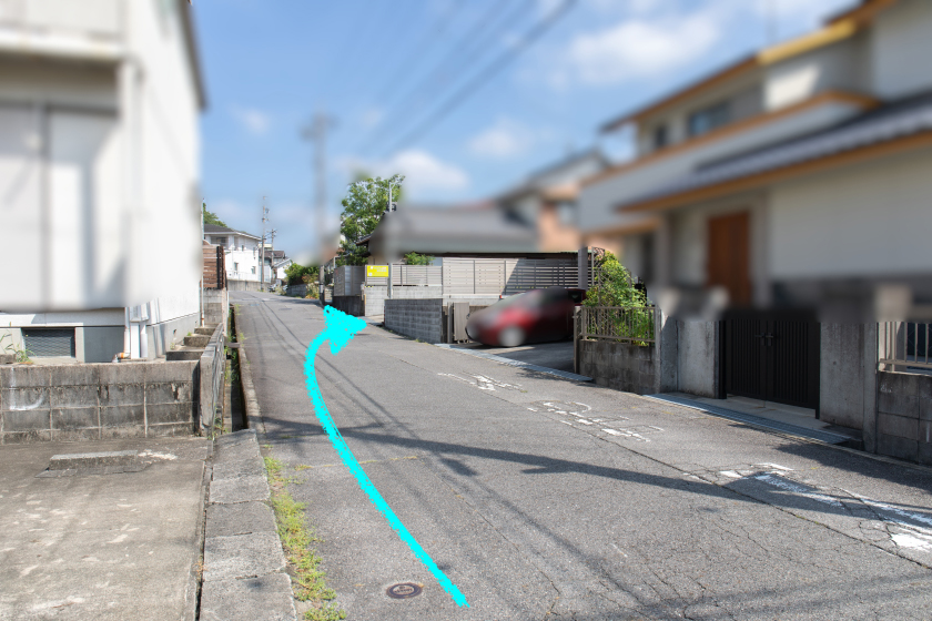 右手に当院第二駐車場が見えます。